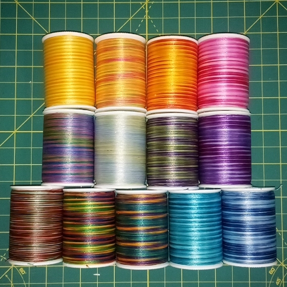 2/$20 Signature Pixelles Variegated Thread 500 YDS M32 Yellow Ombre Rare - Picture 5 of 5